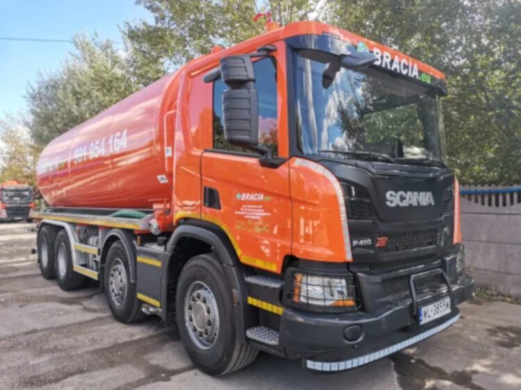 Wywóz szamba – prywatnie czy z firmą? Co warto wiedzieć