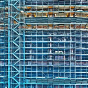 Wynajem rusztowania aluminiowego: Co musisz wiedzieć? Przebieg i warunki.